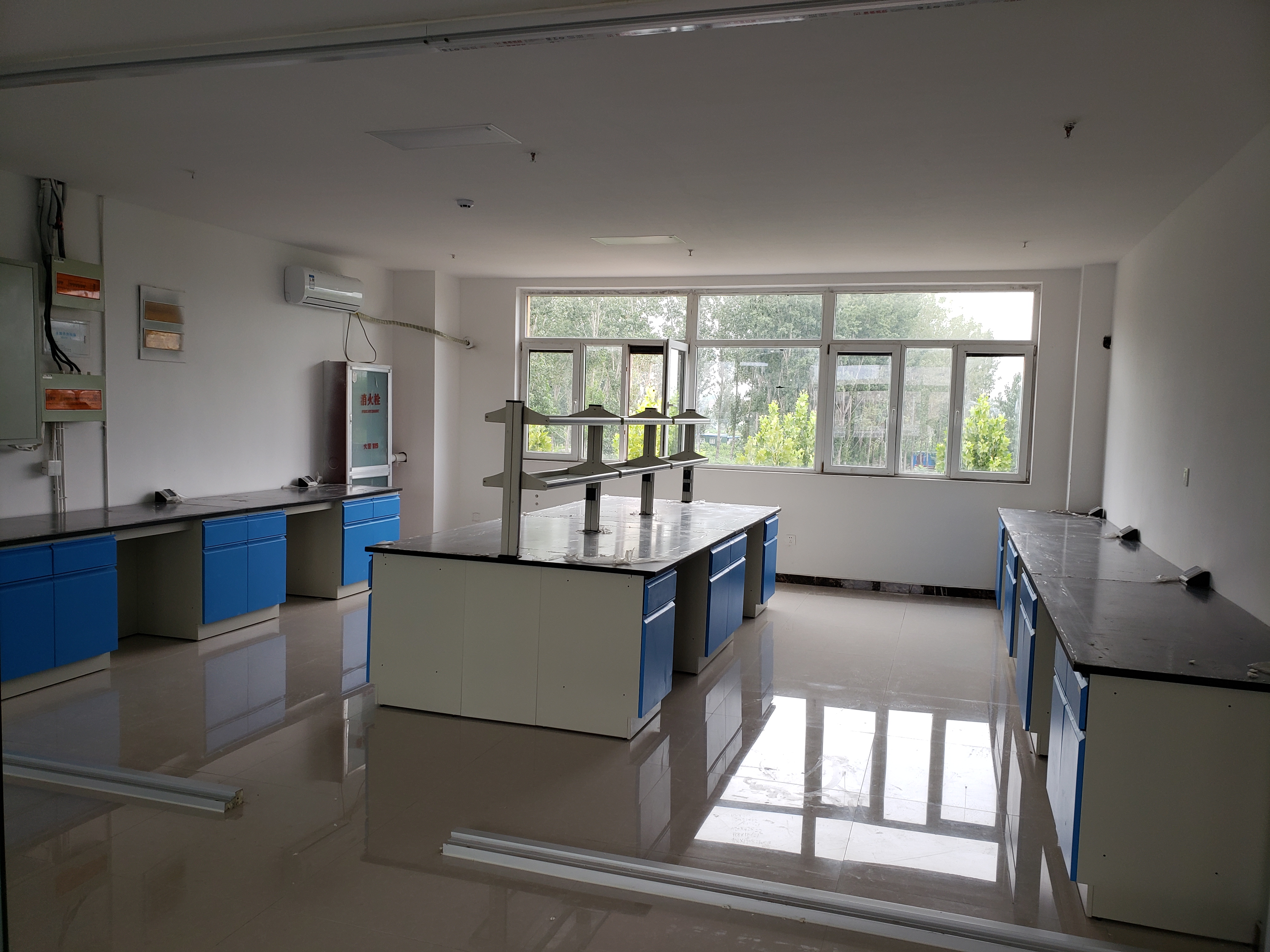 山東實(shí)驗(yàn)臺廠家教你如何判斷實(shí)驗(yàn)臺質(zhì)量好壞？